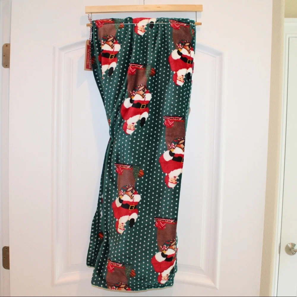 Santa Claus plush throw (60” x 70”) (NWT)